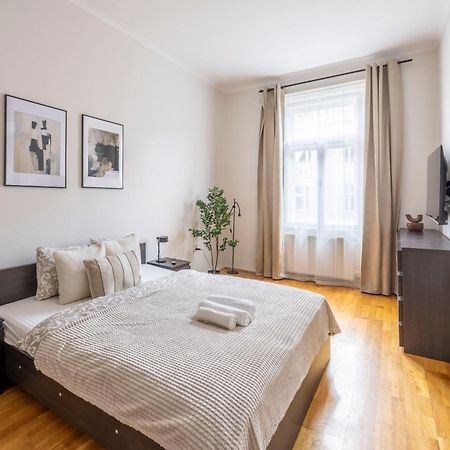 Stylish & Cozy City Center Apartment By Prestige Homes Budapest Exterior photo
