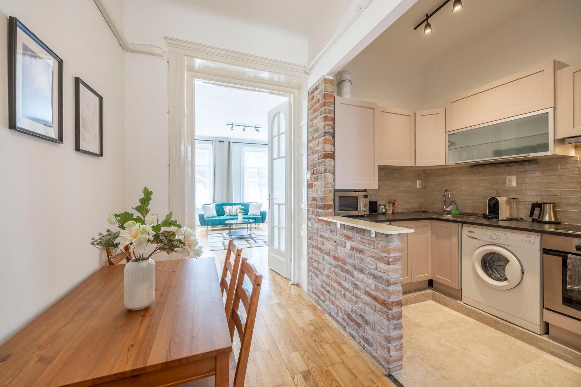 Stylish & Cozy City Center Apartment By Prestige Homes Budapest Exterior photo
